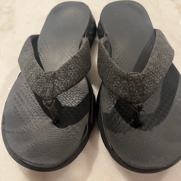 Skechers on the go Black Flip Flops - Picture 1 of 3